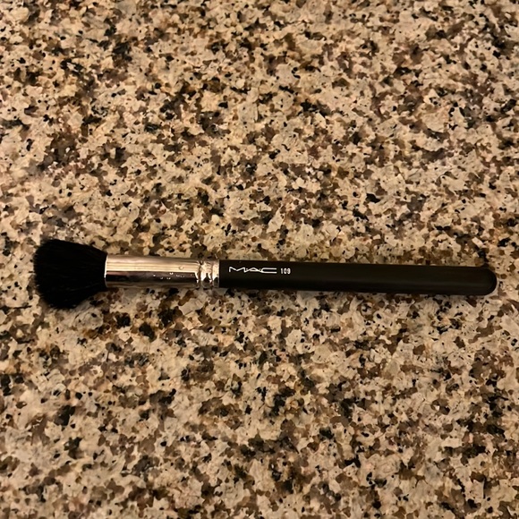 MAC Cosmetics Other - Mac 109 brush